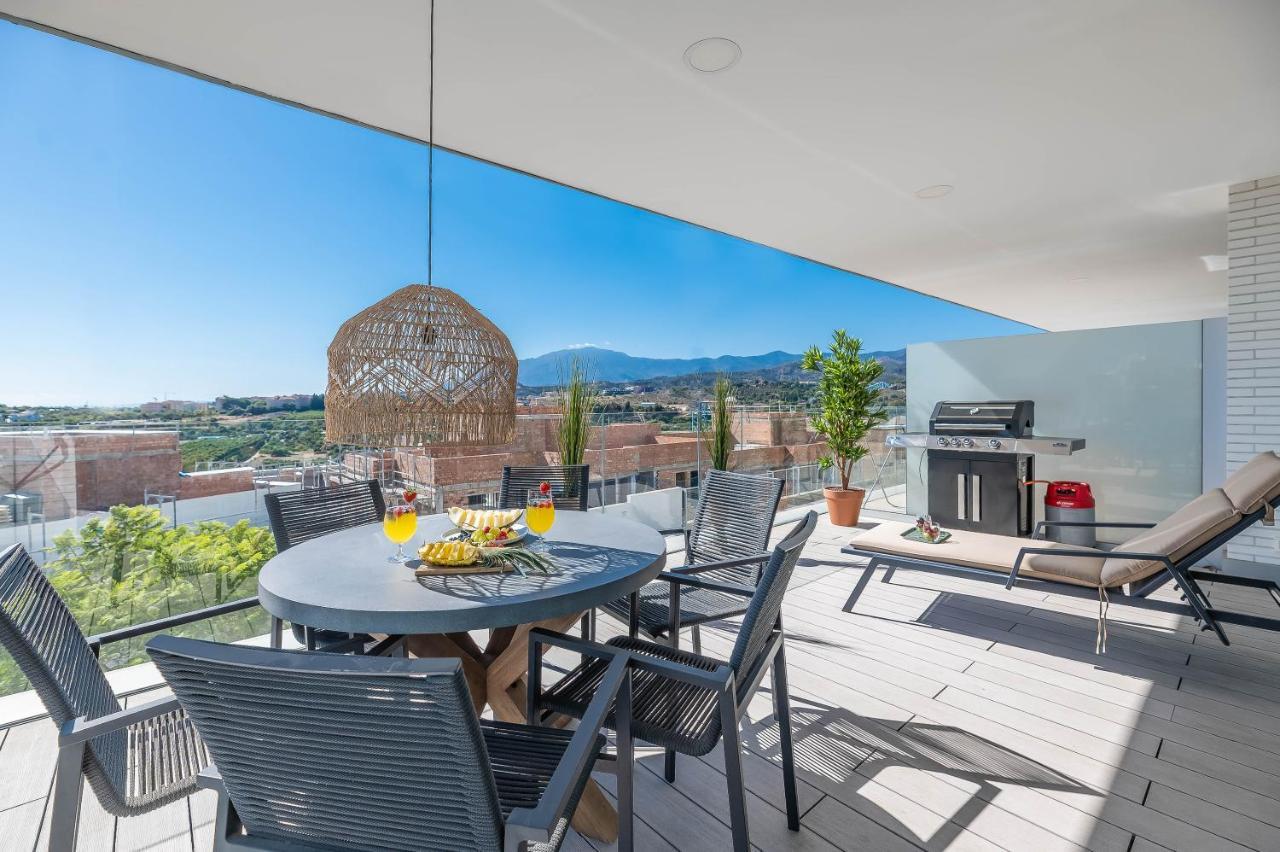 Unique 3-Bdrm Townhouse, Stunning View, Pool & Bbq Daire Estepona Dış mekan fotoğraf