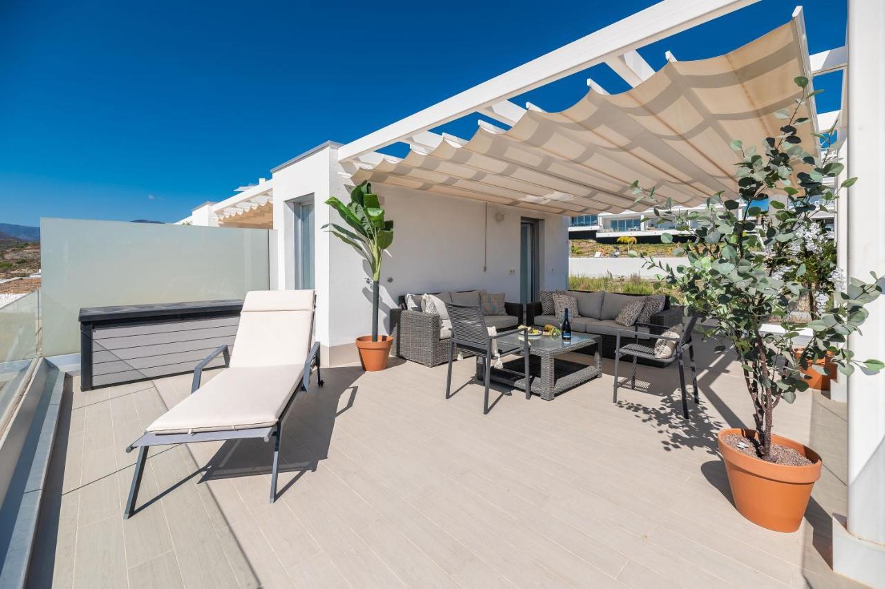 Unique 3-Bdrm Townhouse, Stunning View, Pool & Bbq Daire Estepona Dış mekan fotoğraf